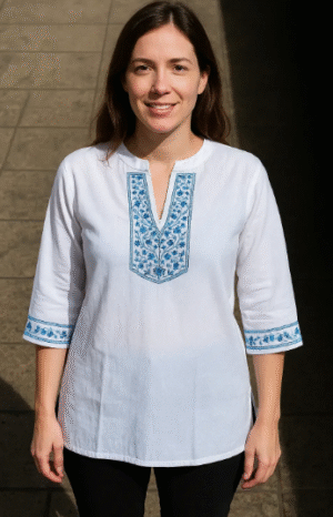 Blusa de manta artesanal bordada a mano