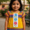 Vestido típico con bordado artesanal para niña